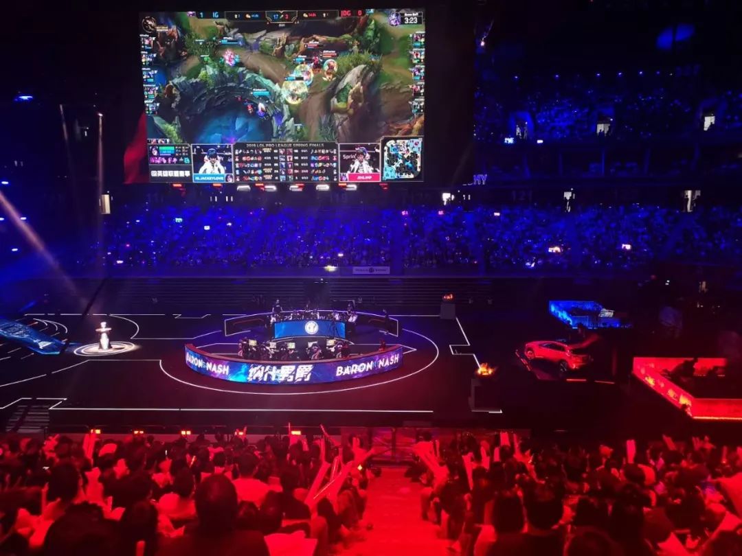 关于场面火爆!英雄联盟观众席沸腾不已的信息 关于场面火爆!英雄联盟观众席沸腾不已的信息