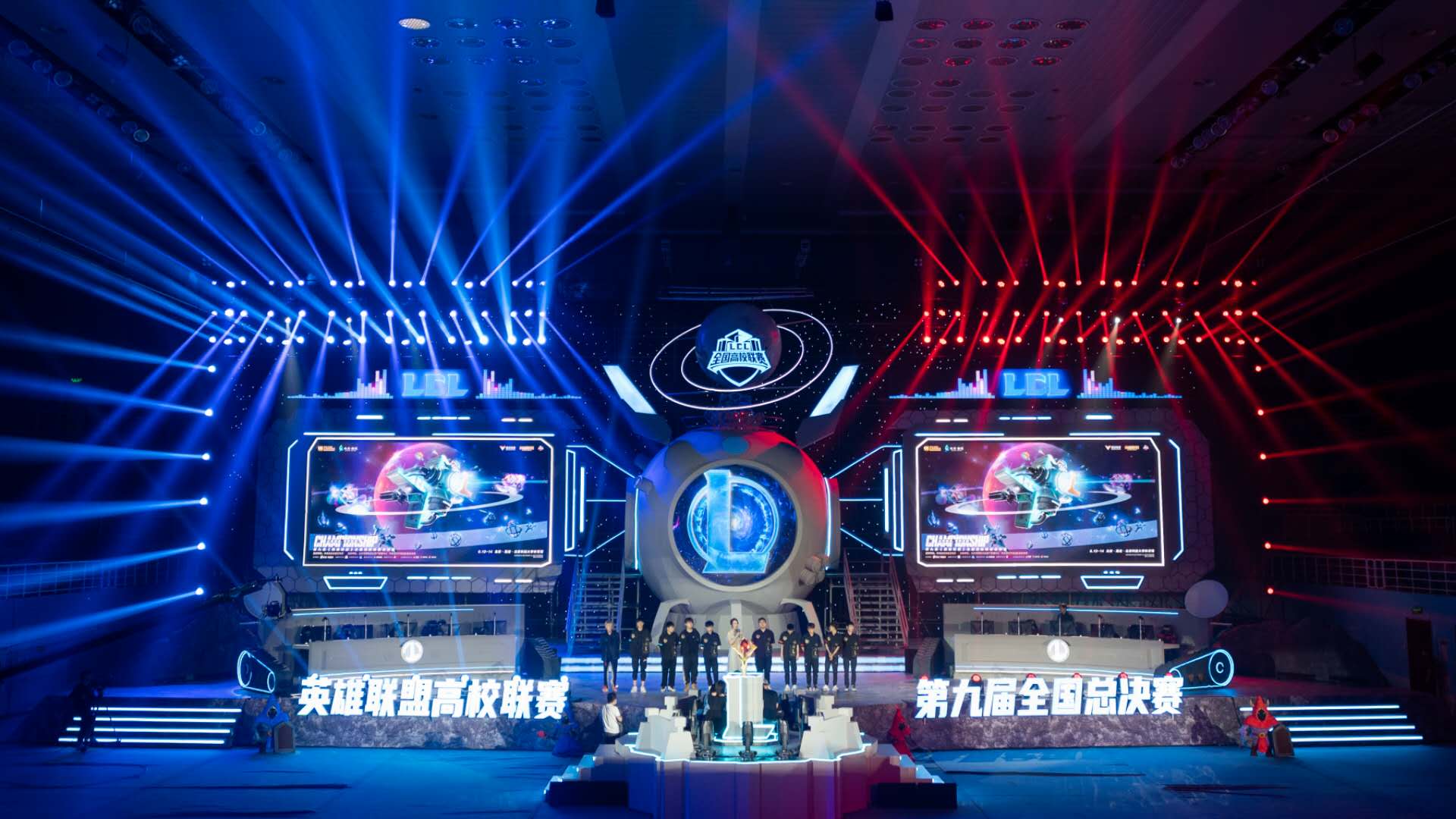 关于场面火爆!英雄联盟观众席沸腾不已的信息 关于场面火爆!英雄联盟观众席沸腾不已的信息