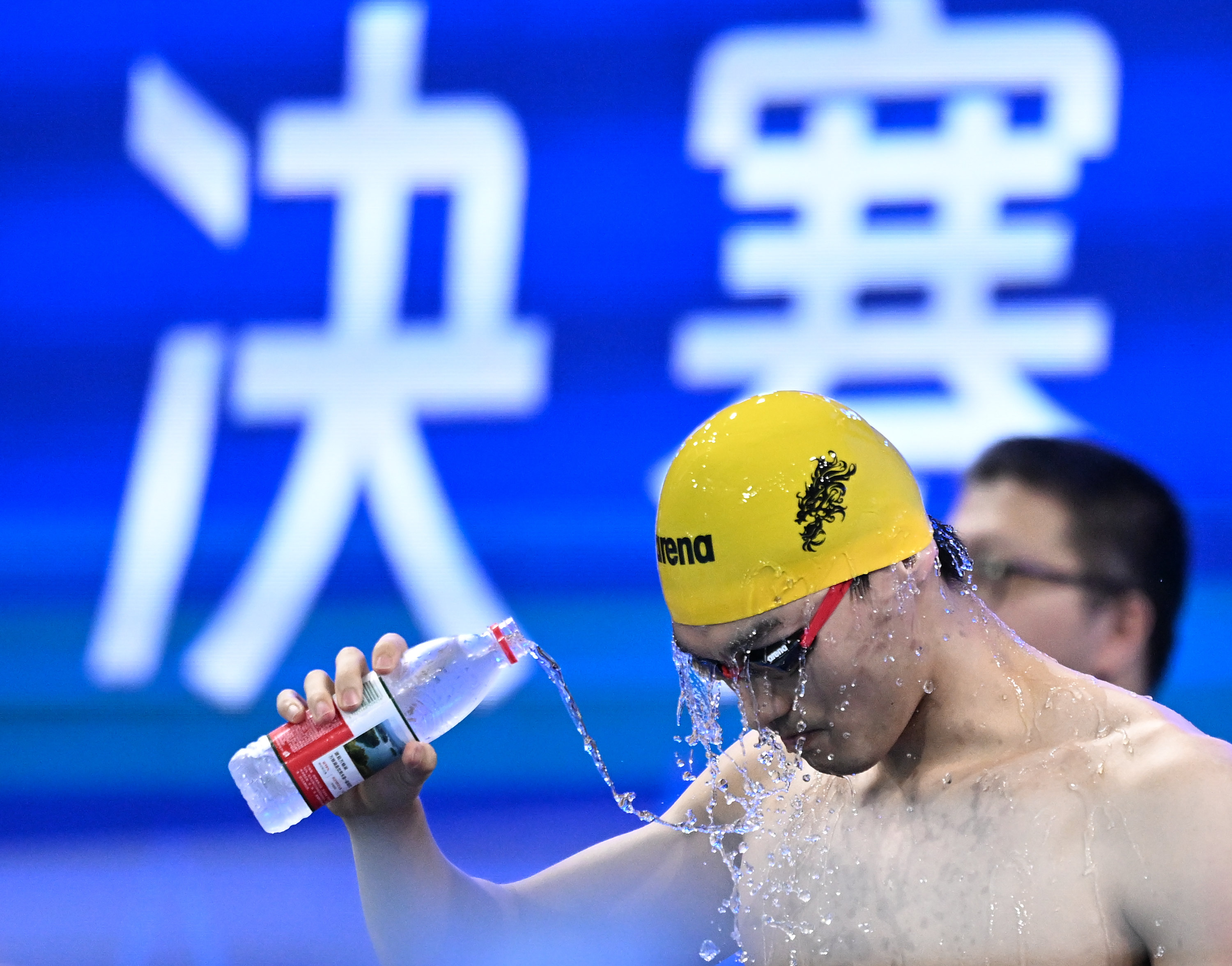 游泳选手发挥出色，荣膺最佳MVP的简单介绍