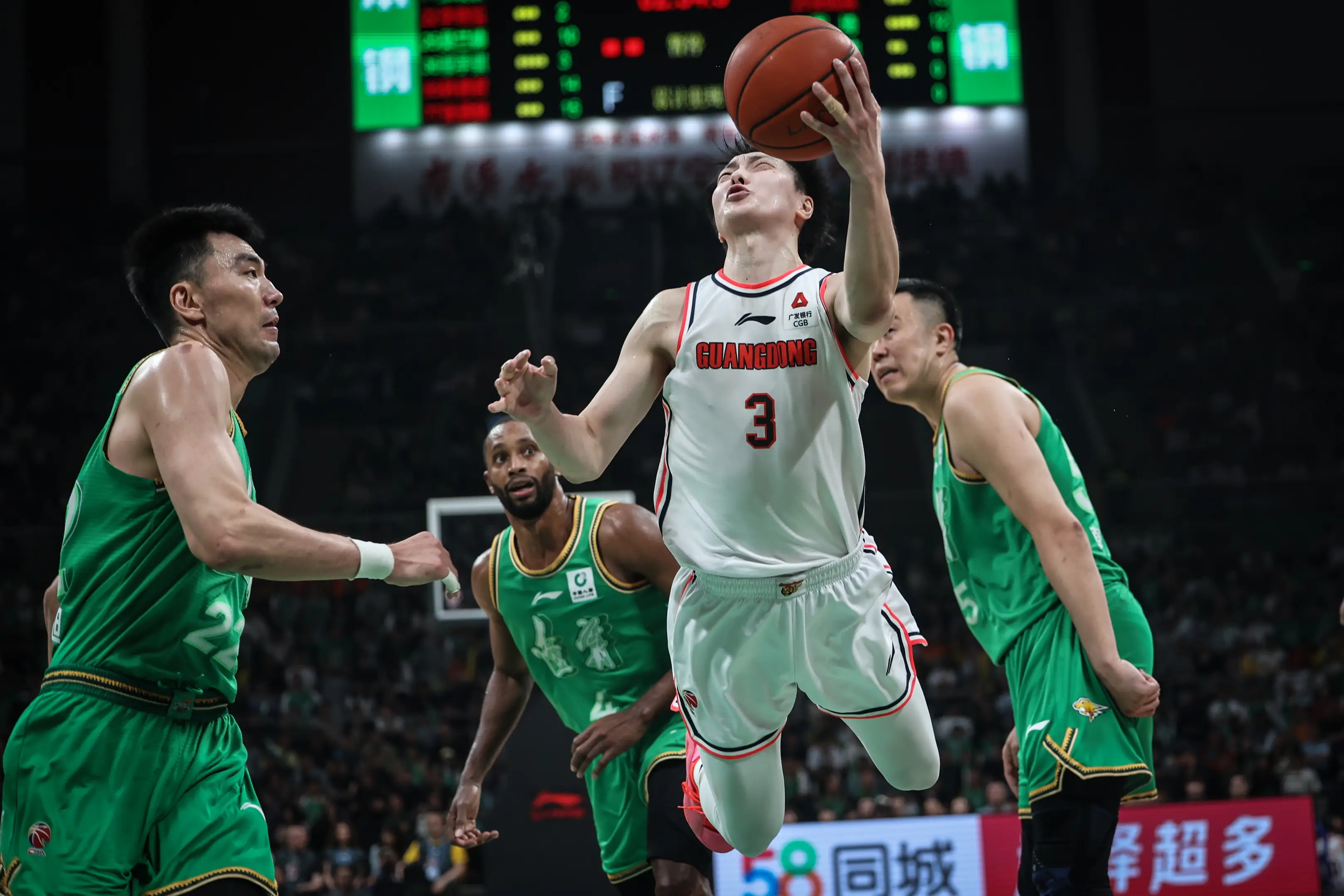 辽宁队碾压四川队，德罗赞扛起全队