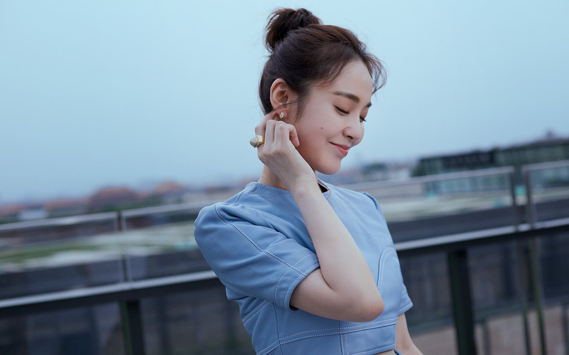 绿军禁区惊现巴斯托尼，压迫式防守如何主宰NBA季后赛之夜？